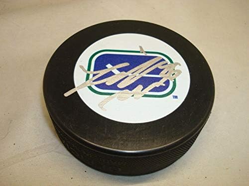 Jannik Hansen potpisao je hokejski pak Vancouver Canucks s 1C - NHL Pakom s autogramom