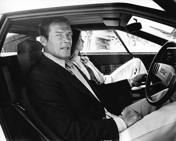 Špijun koji me je volio Roger Moore Barbara Bach u Bondovoj fotografiji Lotus Esprit S1 5x7